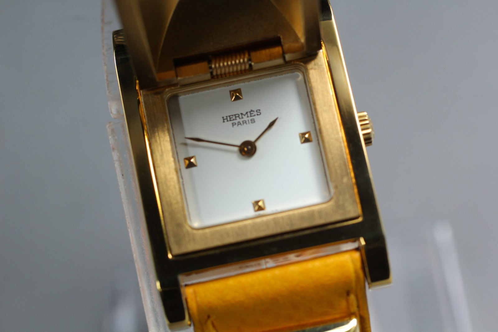 [Near MINT- Box] HERMES Medor Gold Yellow "W" Woman's Quartz Watch From JAPAN