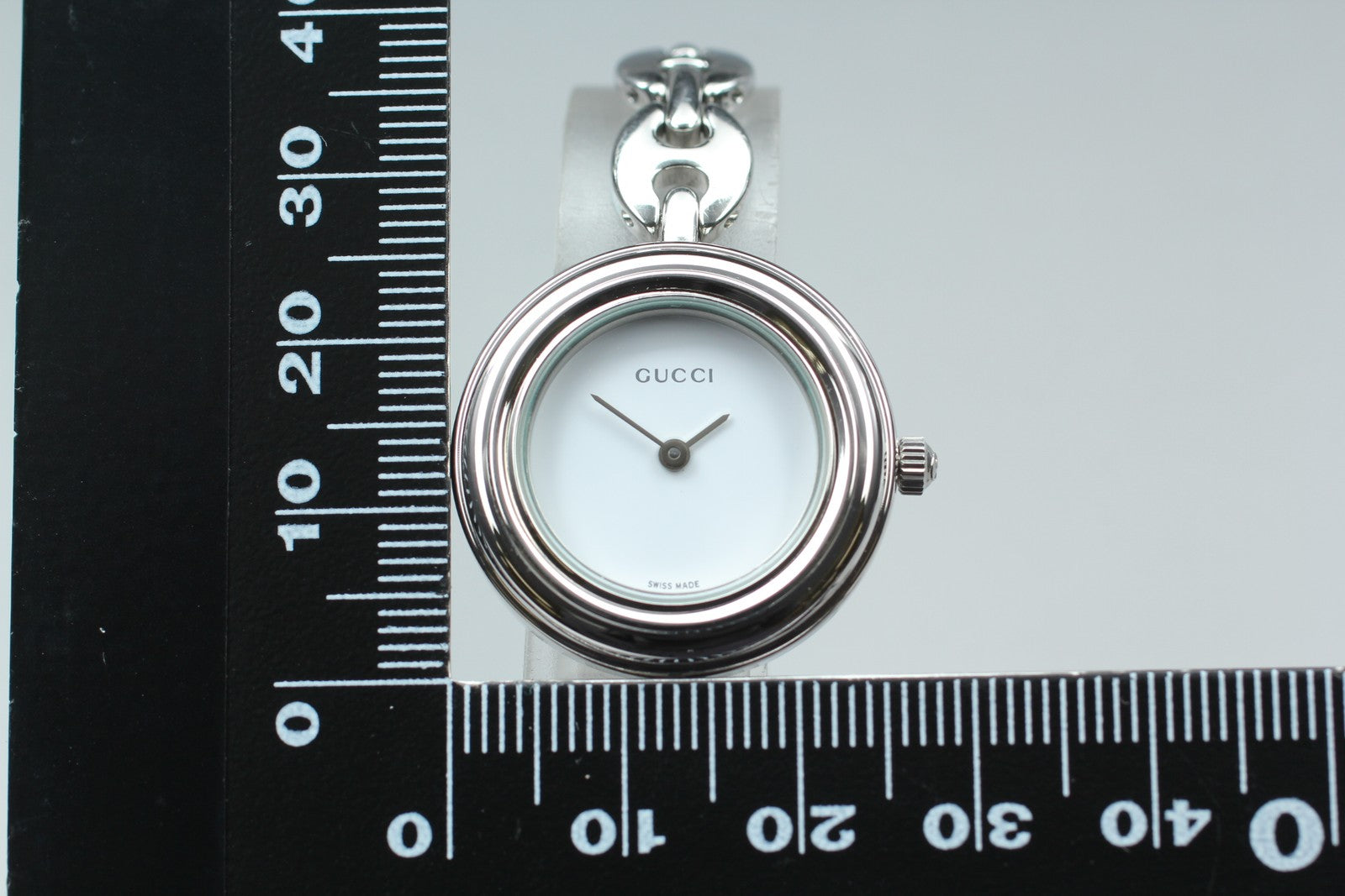 7700556