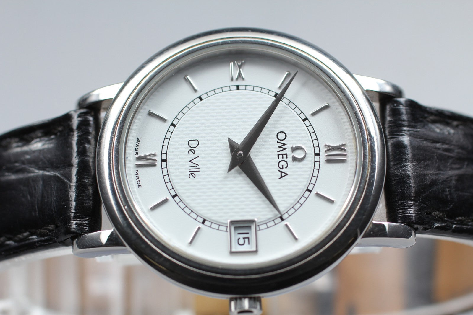 Vintage OMEGA De Ville 7824.21.01 Quartz White Dial Women's Watch 27mm JAPAN
