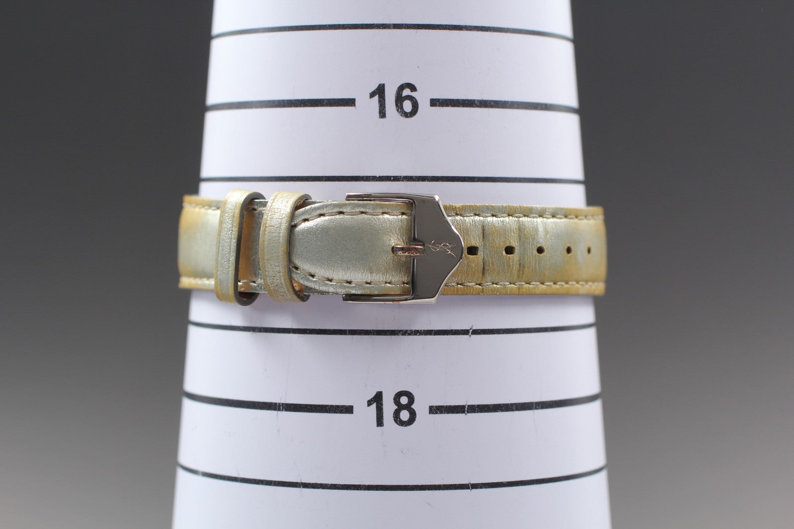 [Exc+5] Yves Saint Laurent Heart Silver 31mm Women's Watch Quartz From JAPAN