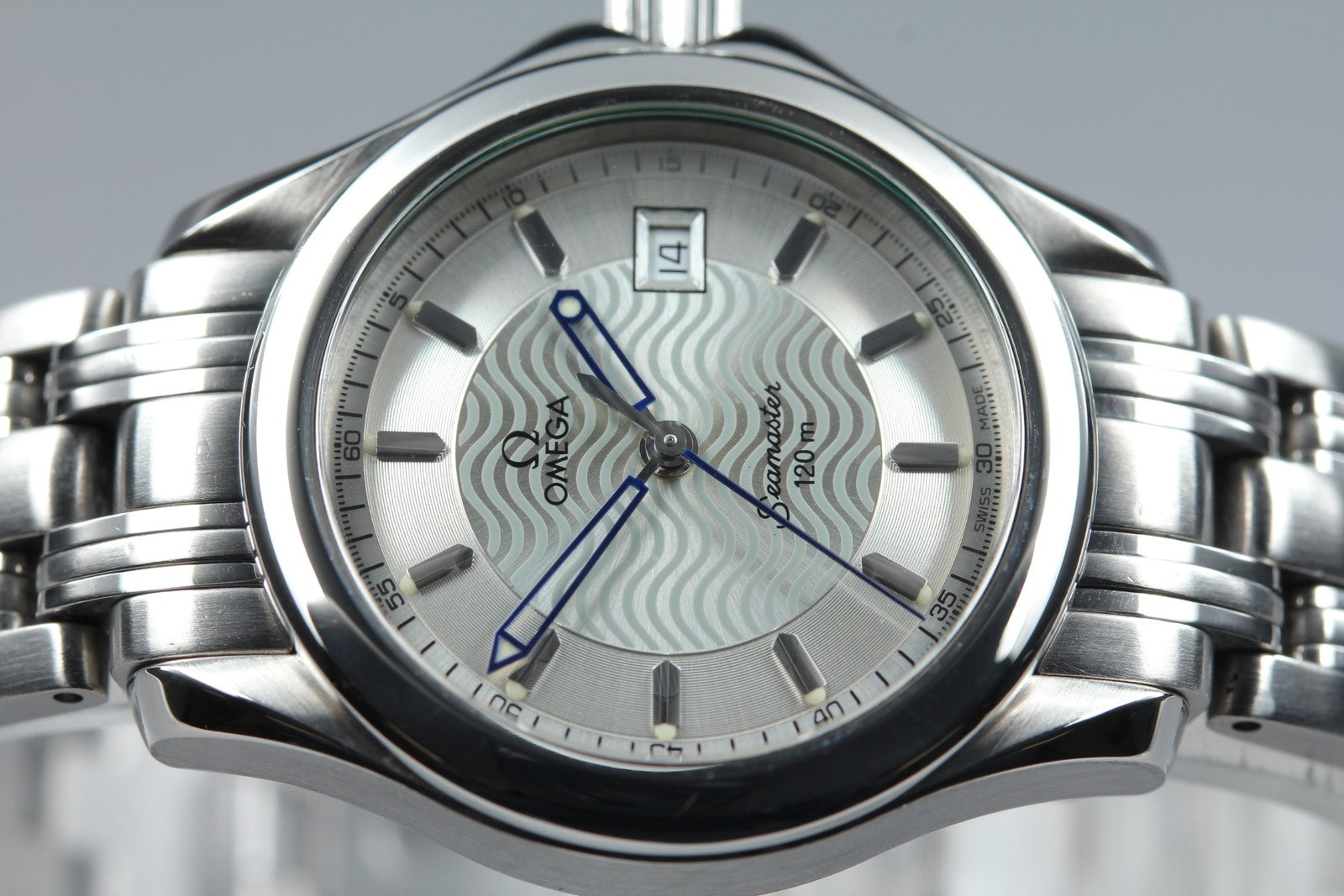 Vintage OMEGA Seamaster 2571.32 Cal.1424 Quartz Silver Women's Watch 28mm JAPAN