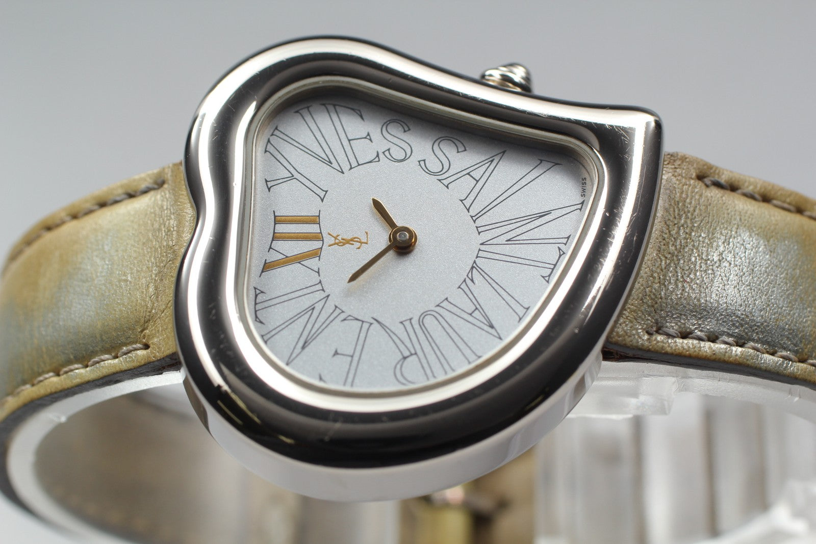 [Exc+5] Yves Saint Laurent Heart Silver 31mm Women's Watch Quartz From JAPAN
