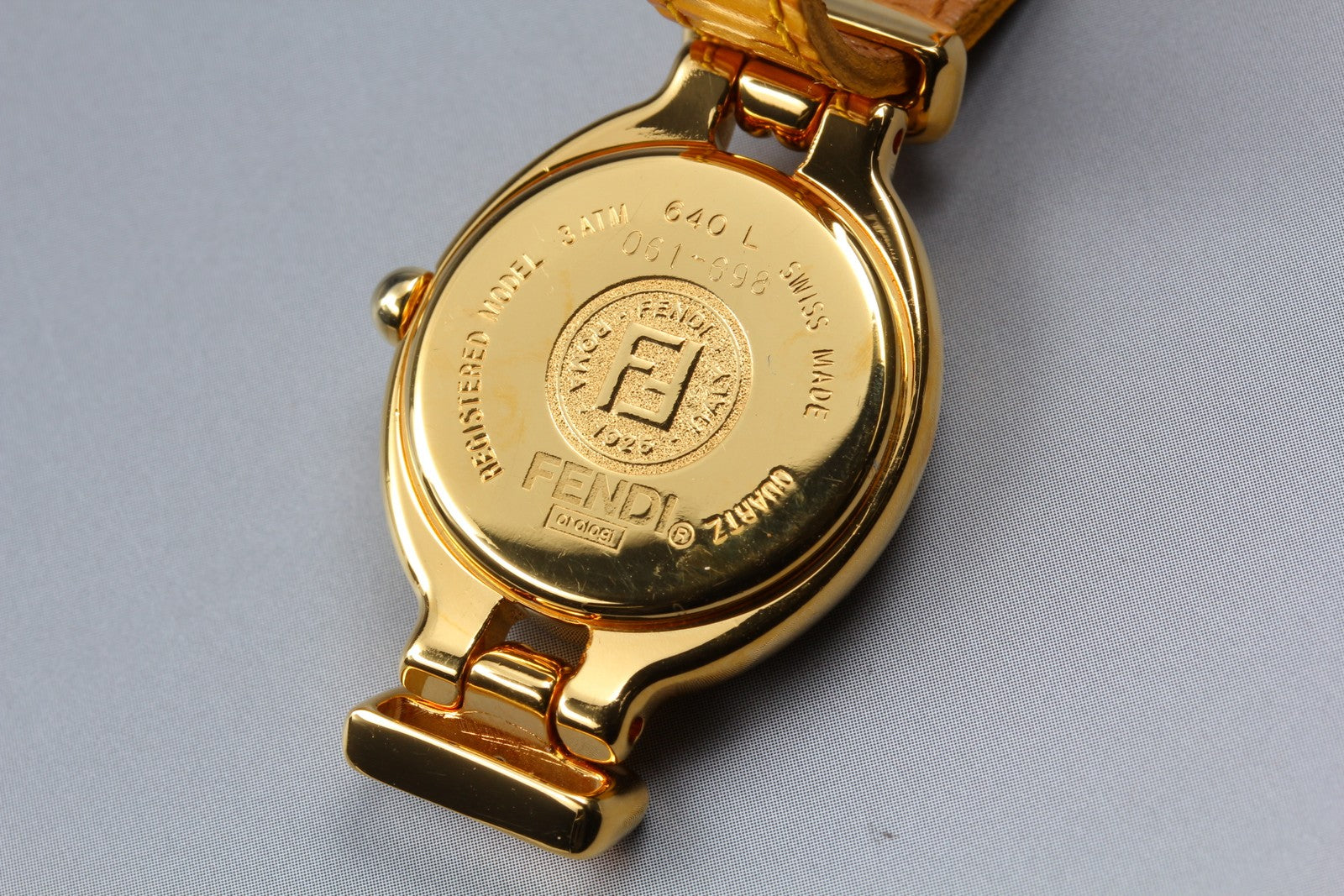 Vintage FENDI 640L Chameleon Change Yellow Belt Gold Women's Quartz Watch