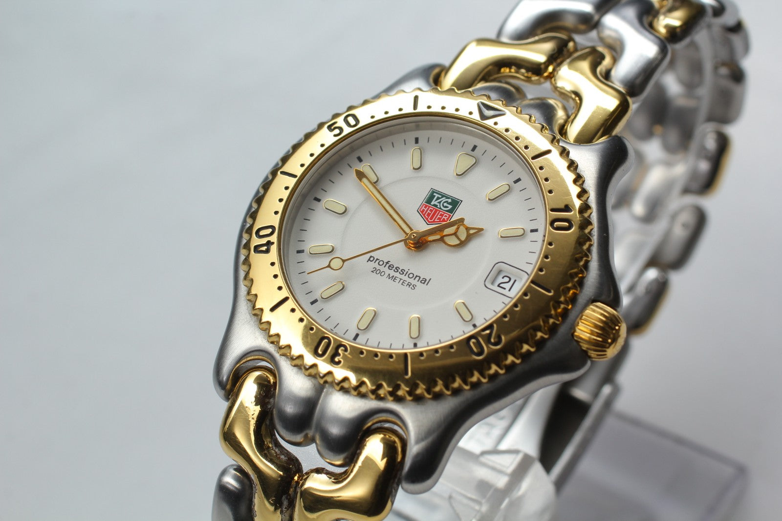 TAG HEUER Professional WG1122-0 Quartz White Dial Date Men's Watch 37mm JAPAN