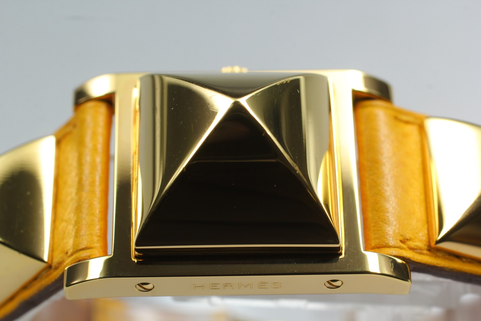 [Near MINT- Box] HERMES Medor Gold Yellow "W" Woman's Quartz Watch From JAPAN