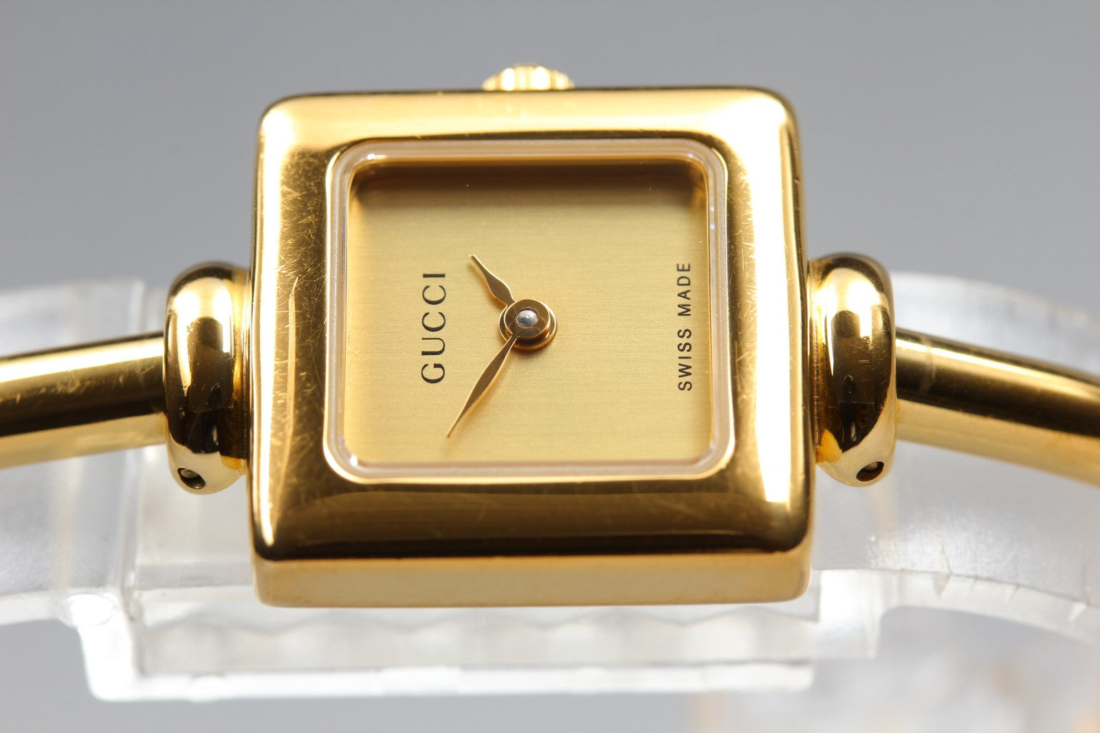 Vintage GUCCI 1900L Gold Dial 19mm Bangle Woman’s Watch Quartz JAPAN [Box]