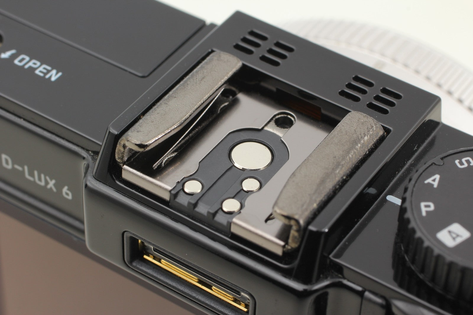 [N MINT w/SD32G] Leica D-LUX 6 18734 10.1 MP Glossy Black Digital Compact Camera