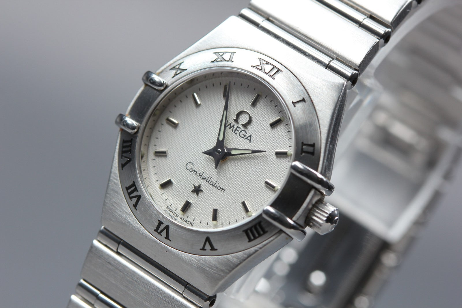 New Batt OMEGA Constellation 1562.30.00 Quartz Silver Women Watch 22mm JAPAN