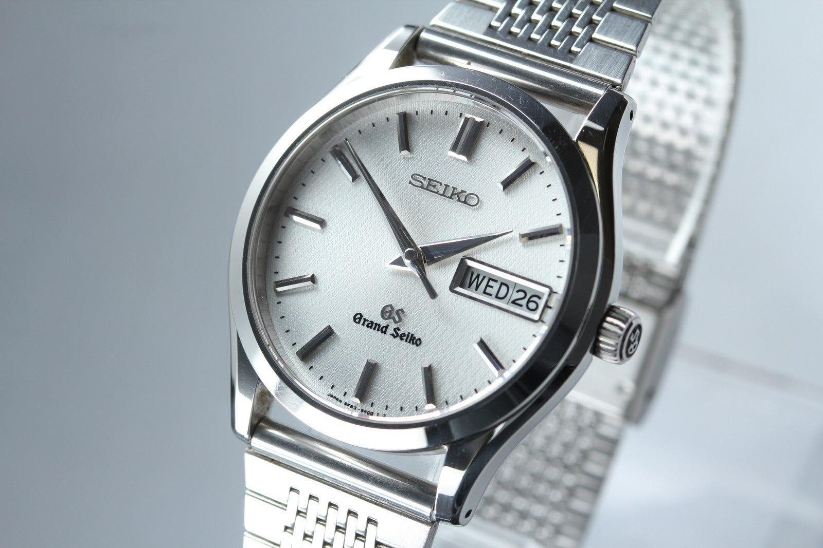New Batt SEIKO Grand Seiko 9F83-9A00 Silver Quartz Day/Date Men's Watch 36mm JP