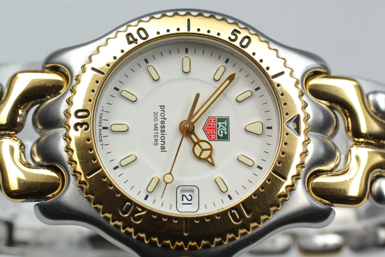 TAG HEUER Professional WG1122-0 Quartz White Dial Date Men's Watch 37mm JAPAN