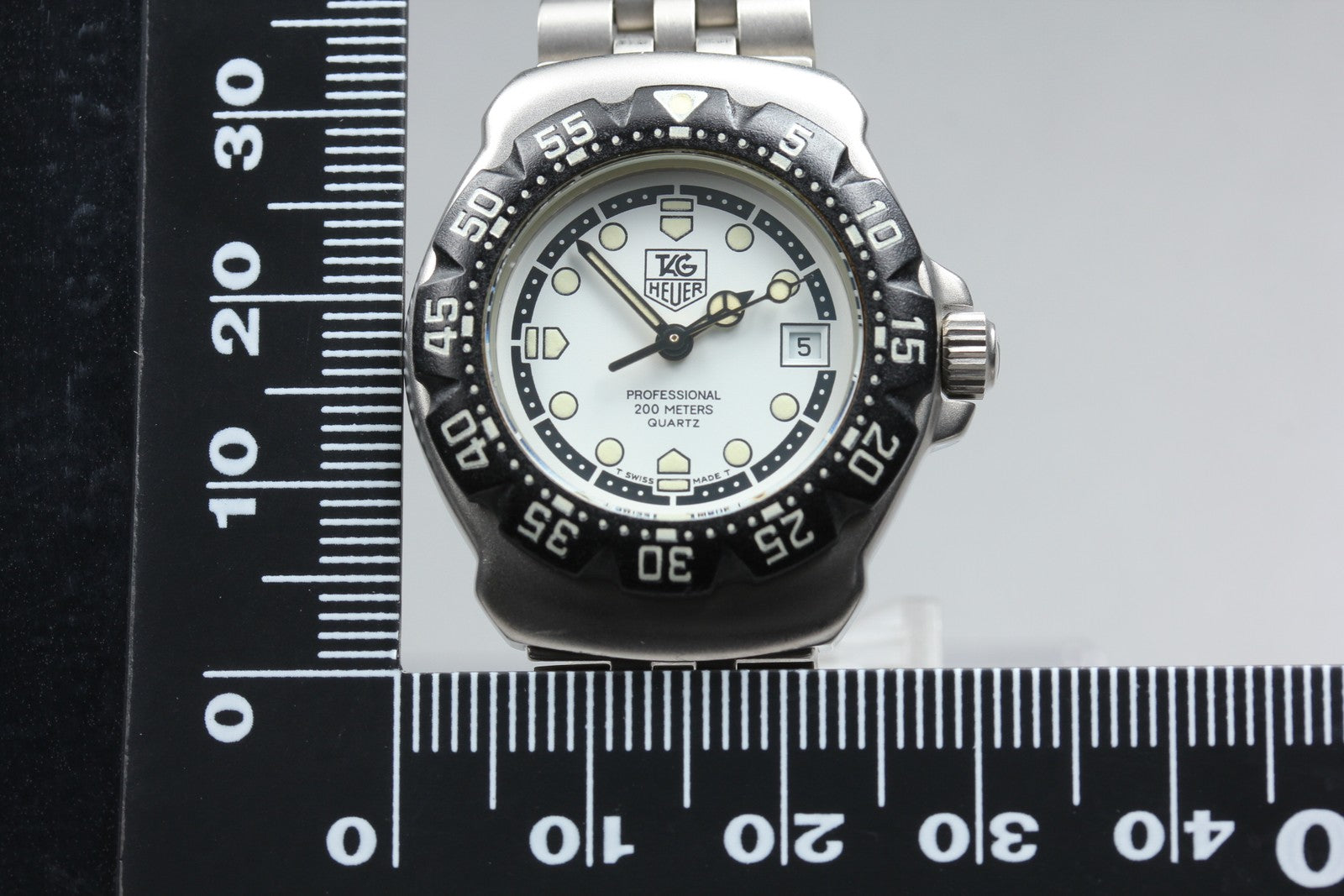 Vintage TAG Heuer Formula 1 WA1418 White Quartz Women's Watch 28mm From JAPAN