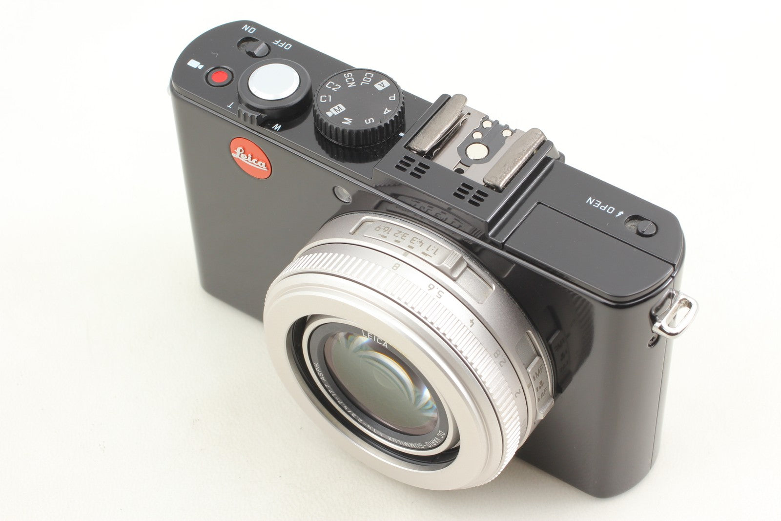 [N MINT w/SD32G] Leica D-LUX 6 18734 10.1 MP Glossy Black Digital Compact Camera