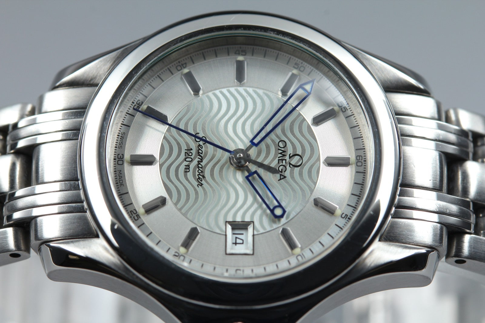 Vintage OMEGA Seamaster 2571.32 Cal.1424 Quartz Silver Women's Watch 28mm JAPAN