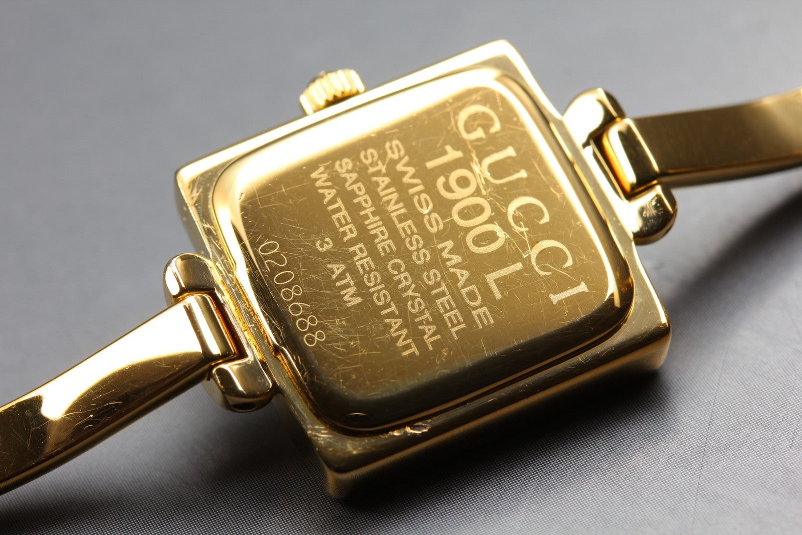 Vintage GUCCI 1900L Gold Dial 19mm Bangle Woman’s Watch Quartz JAPAN [Box]