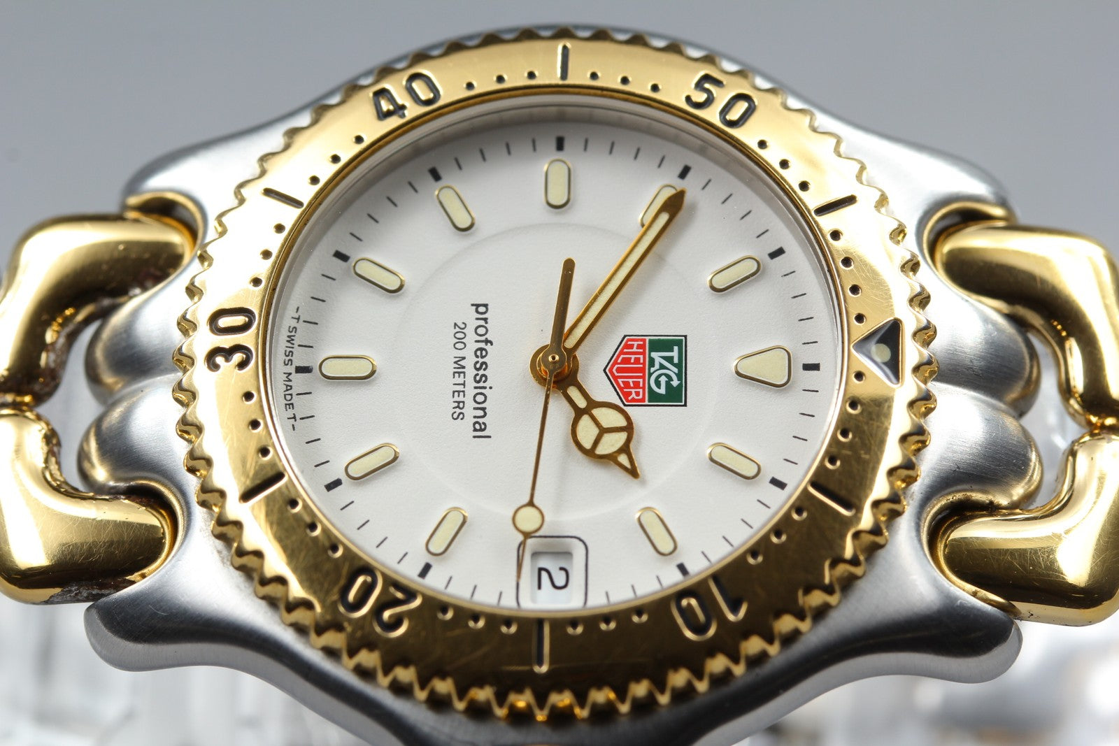TAG HEUER Professional WG1122-0 Quartz White Dial Date Men's Watch 37mm JAPAN