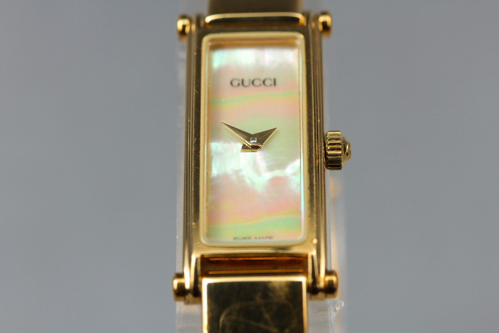 Gucci 1500 Gold Shell Dial 12mm Bangle Women's Quartz Watch Vintage [Box]
