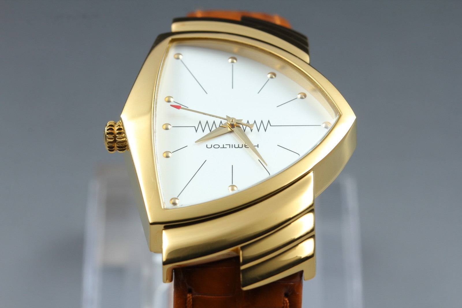 New Batt Hamilton Ventura H243010 H600243100 White Quartz Men's Watch 32mm  Box