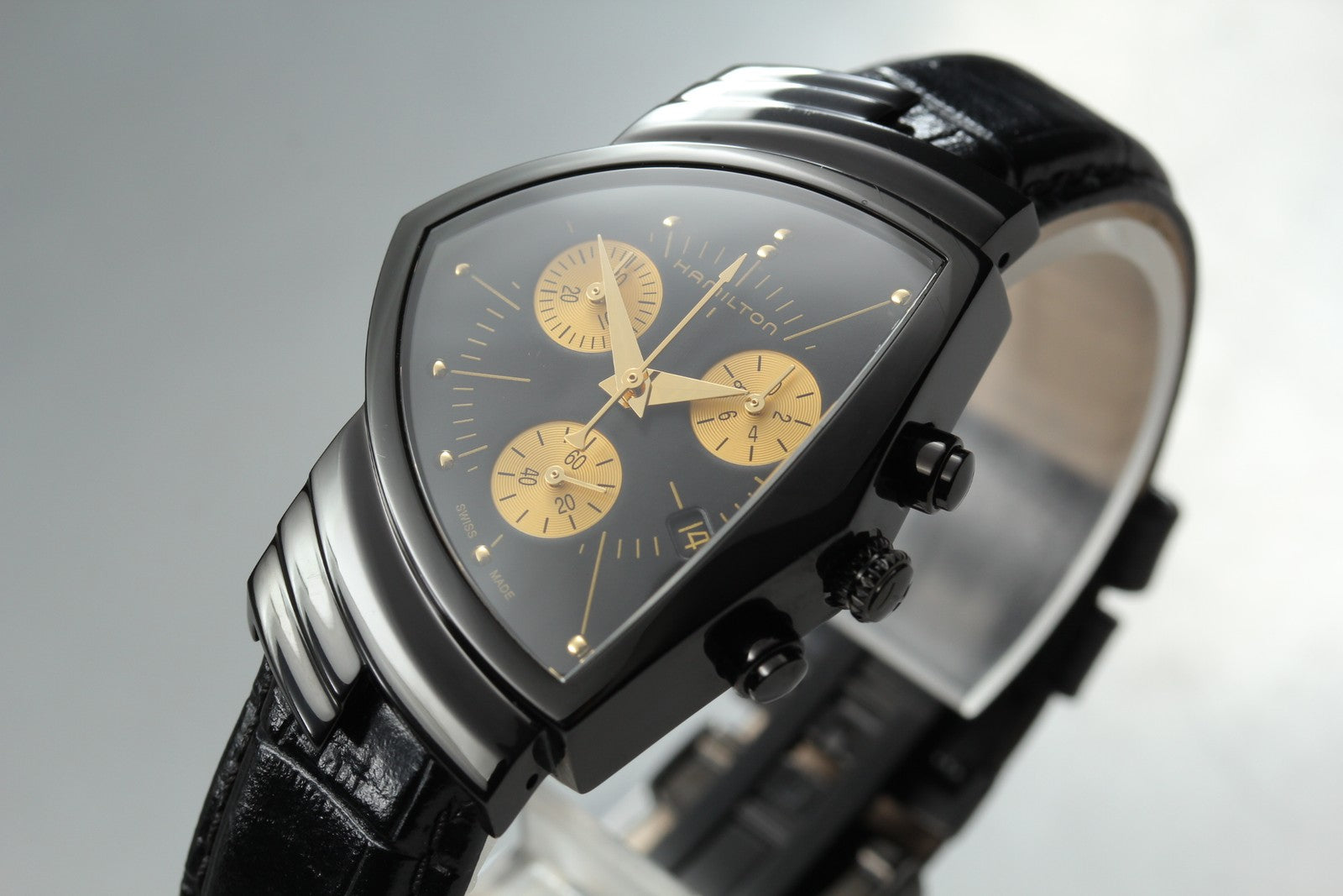 New Batt Hamilton Ventura H244020 Black Quartz Chronograph Men's 32mm Box