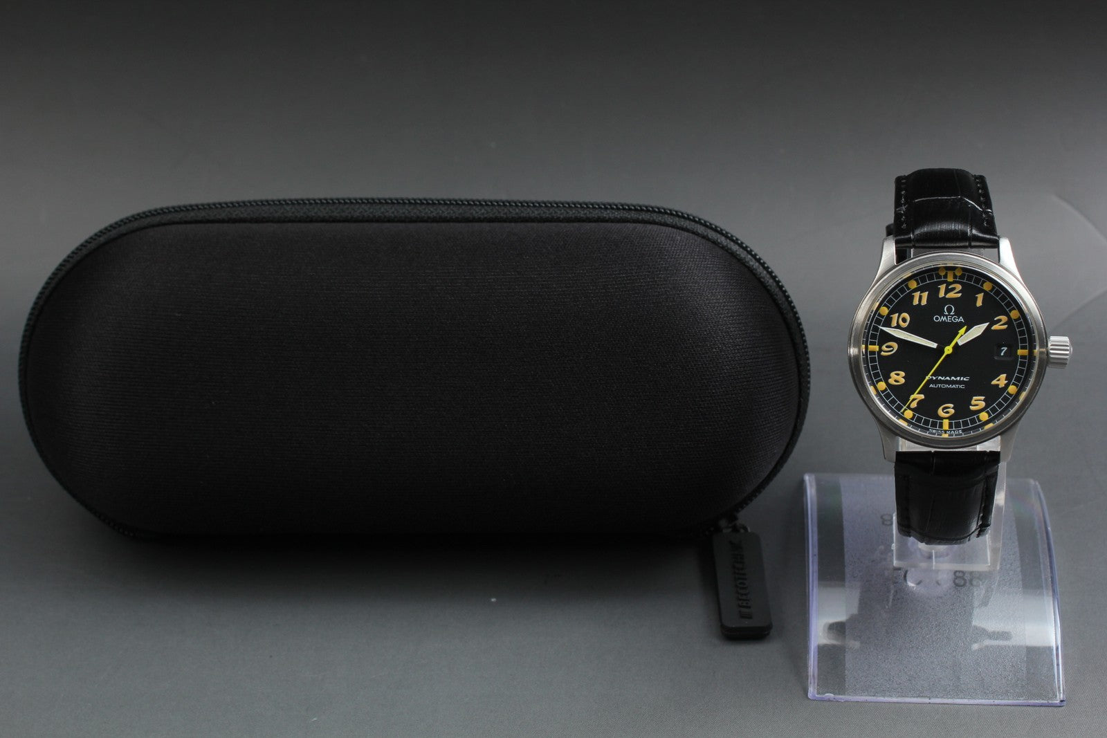 Vintage OMEGA Dynamic 5200.5 Automatic Black Date Men's Watch 36mm JAPAN