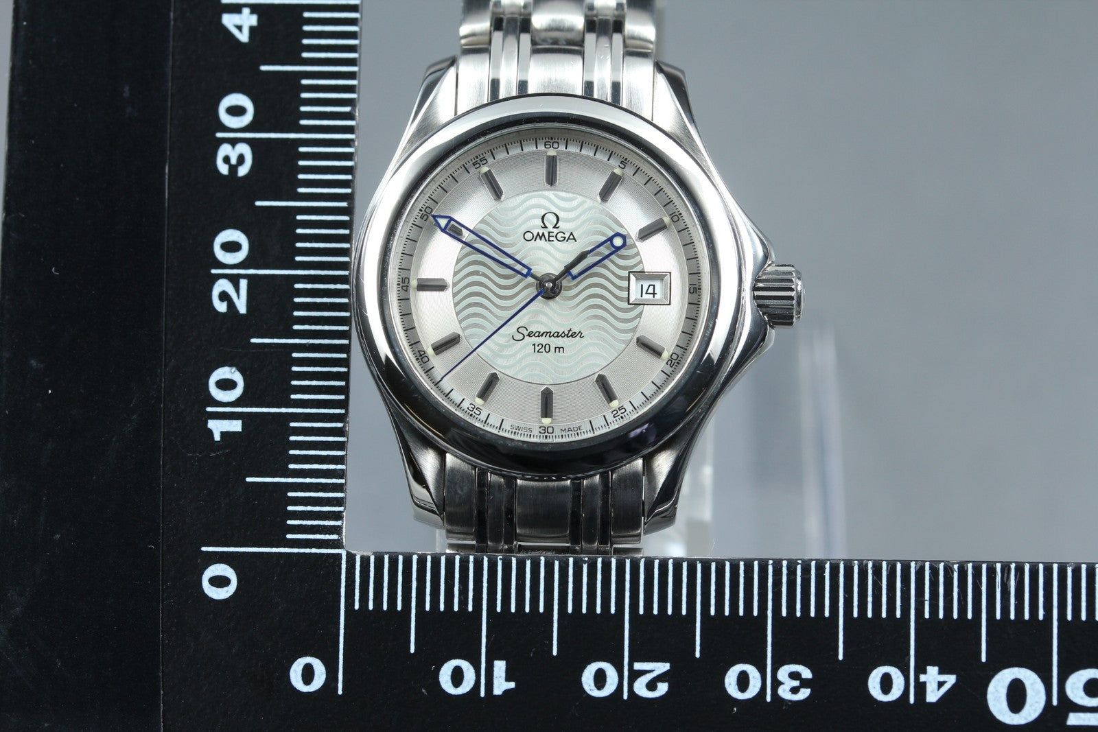 Vintage OMEGA Seamaster 2571.32 Cal.1424 Quartz Silver Women's Watch 28mm JAPAN