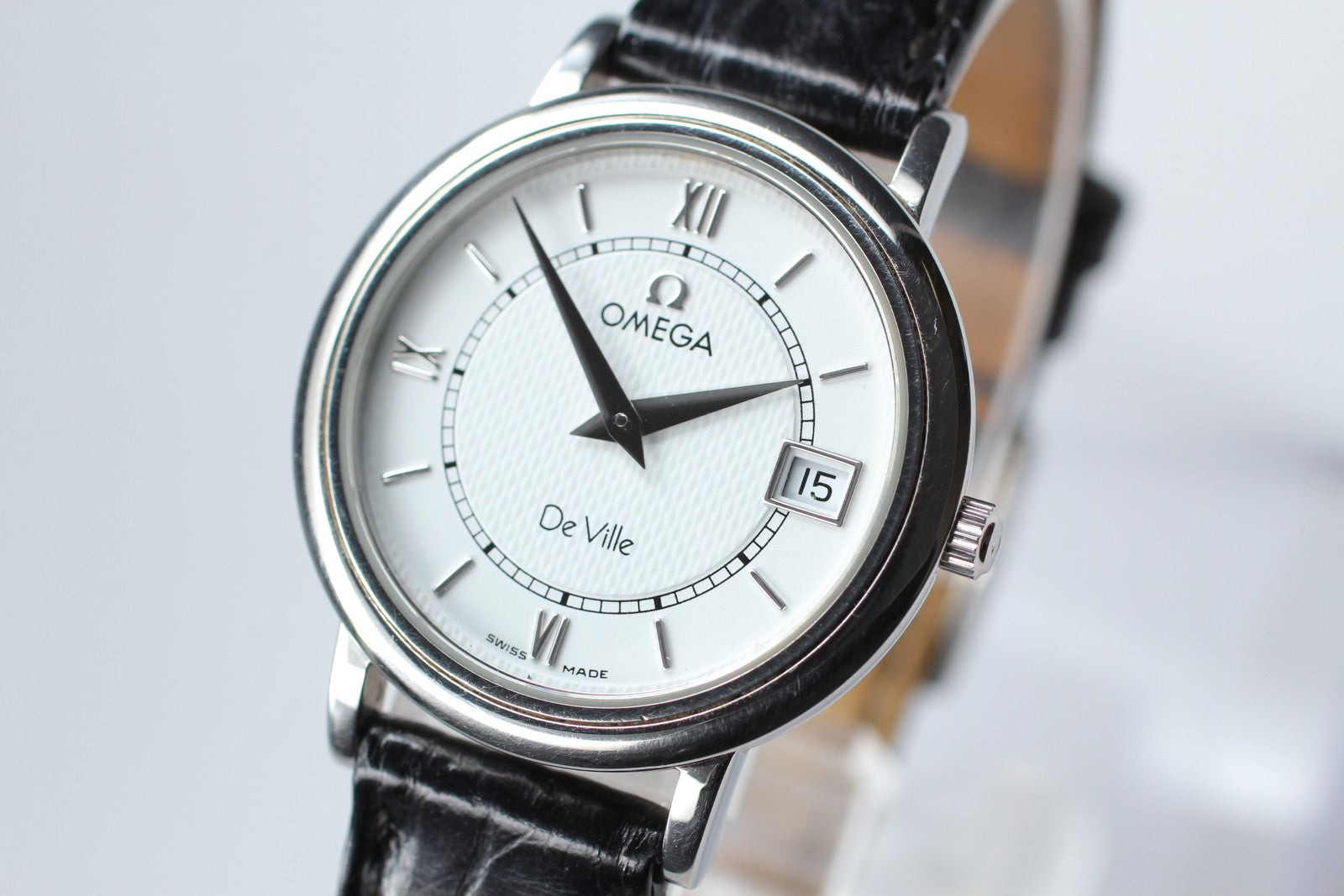 Vintage OMEGA De Ville 7824.21.01 Quartz White Dial Women's Watch 27mm JAPAN