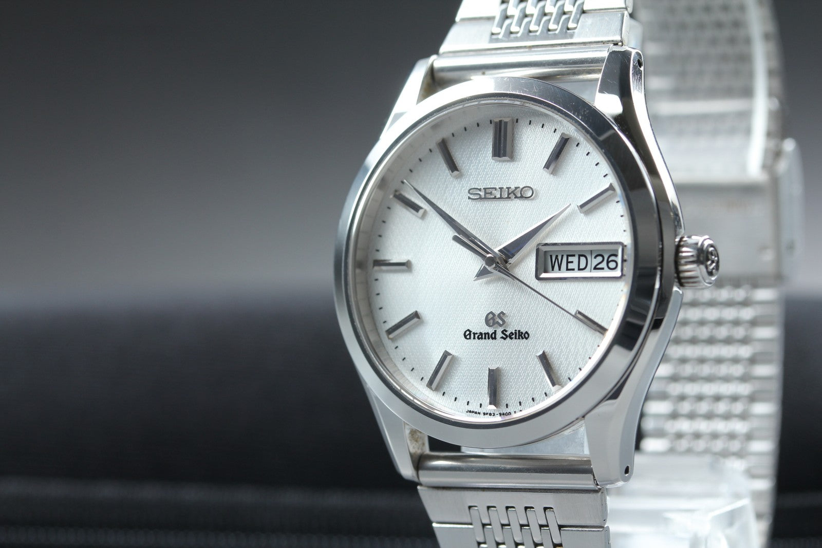 New Batt SEIKO Grand Seiko 9F83-9A00 Silver Quartz Day/Date Men's Watch 36mm JP