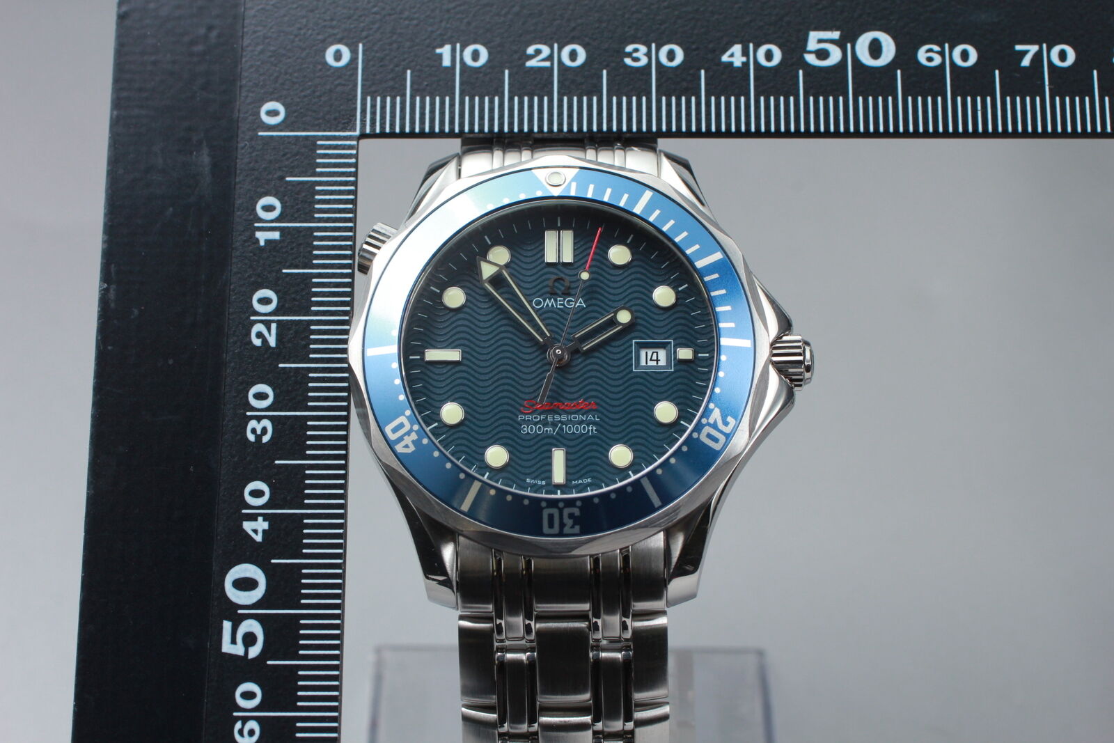New Battery [N MINT- Box] Omega Seamaster Professional 2221.80 Quartz Mens JAPAN