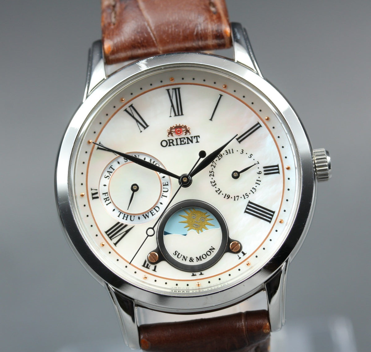 ORIENT Sun & Moon KUE0-UAA0 39mm Day/Date Silver Brown Unisex Watch