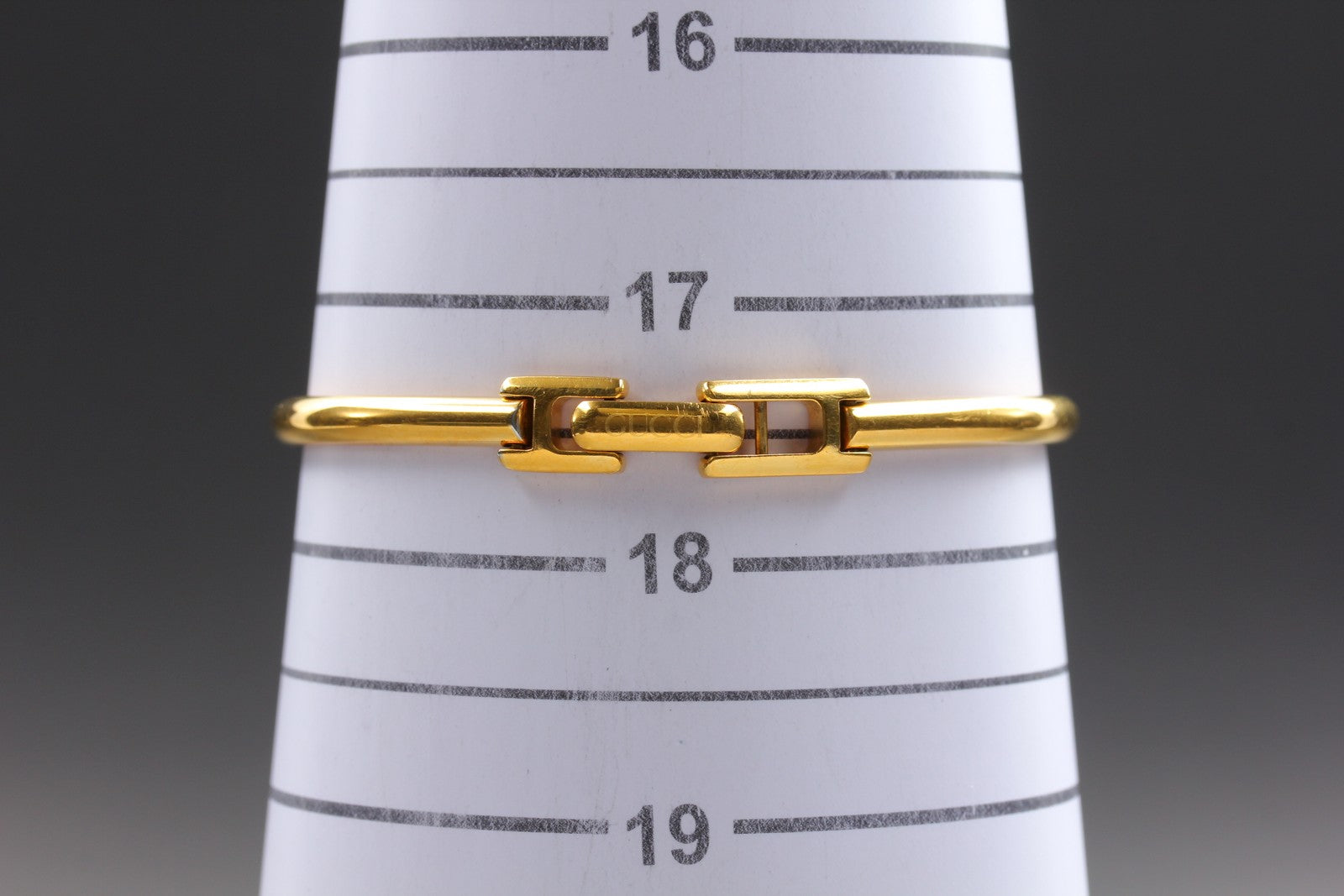 Vintage GUCCI 1900L Gold Dial 19mm Bangle Woman’s Watch Quartz JAPAN [Box]