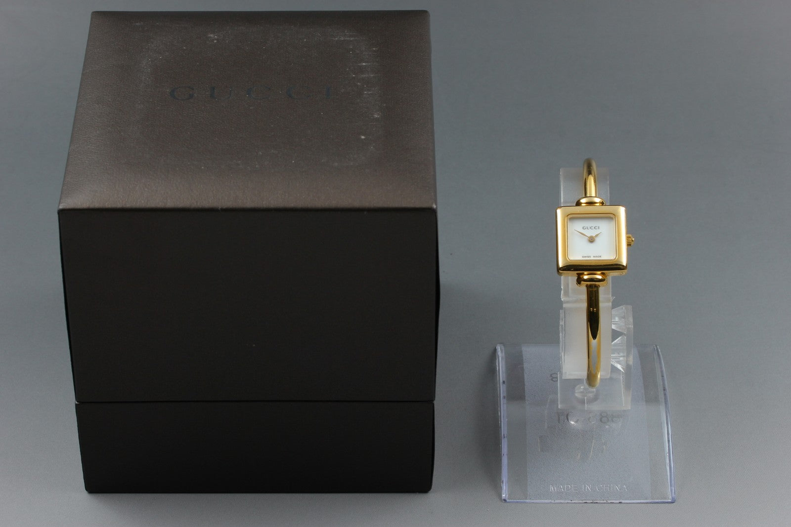 [READ] Vintage GUCCI 1900L Gold Dial 19mm Bangle Woman’s Watch Quartz w/Box