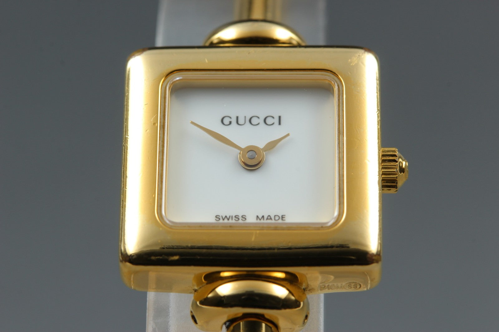 [READ] Vintage GUCCI 1900L Gold Dial 19mm Bangle Woman’s Watch Quartz w/Box