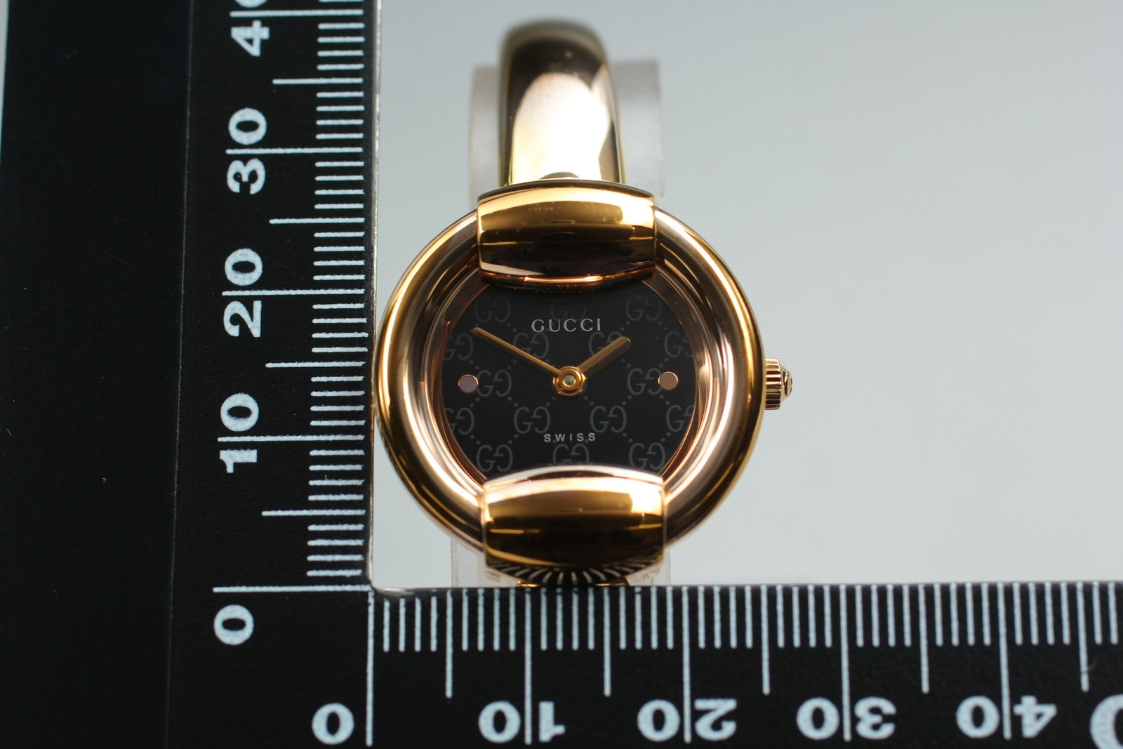 Vintage [Exc+5] GUCCI 1400L Black Dial Gold 25mm Women's Quartz Watch From JAPAN