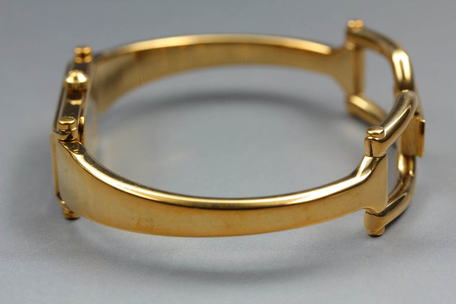 Gucci 1500 Gold Shell Dial 12mm Bangle Women's Quartz Watch Vintage [Box]