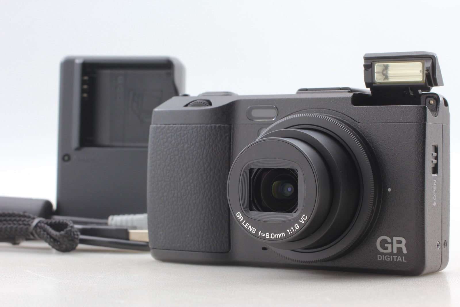 [MINT w/ 32GB SDHC] RICOH GR DIGITAL IV 10.4 MP Digital Camera Black From JAPAN