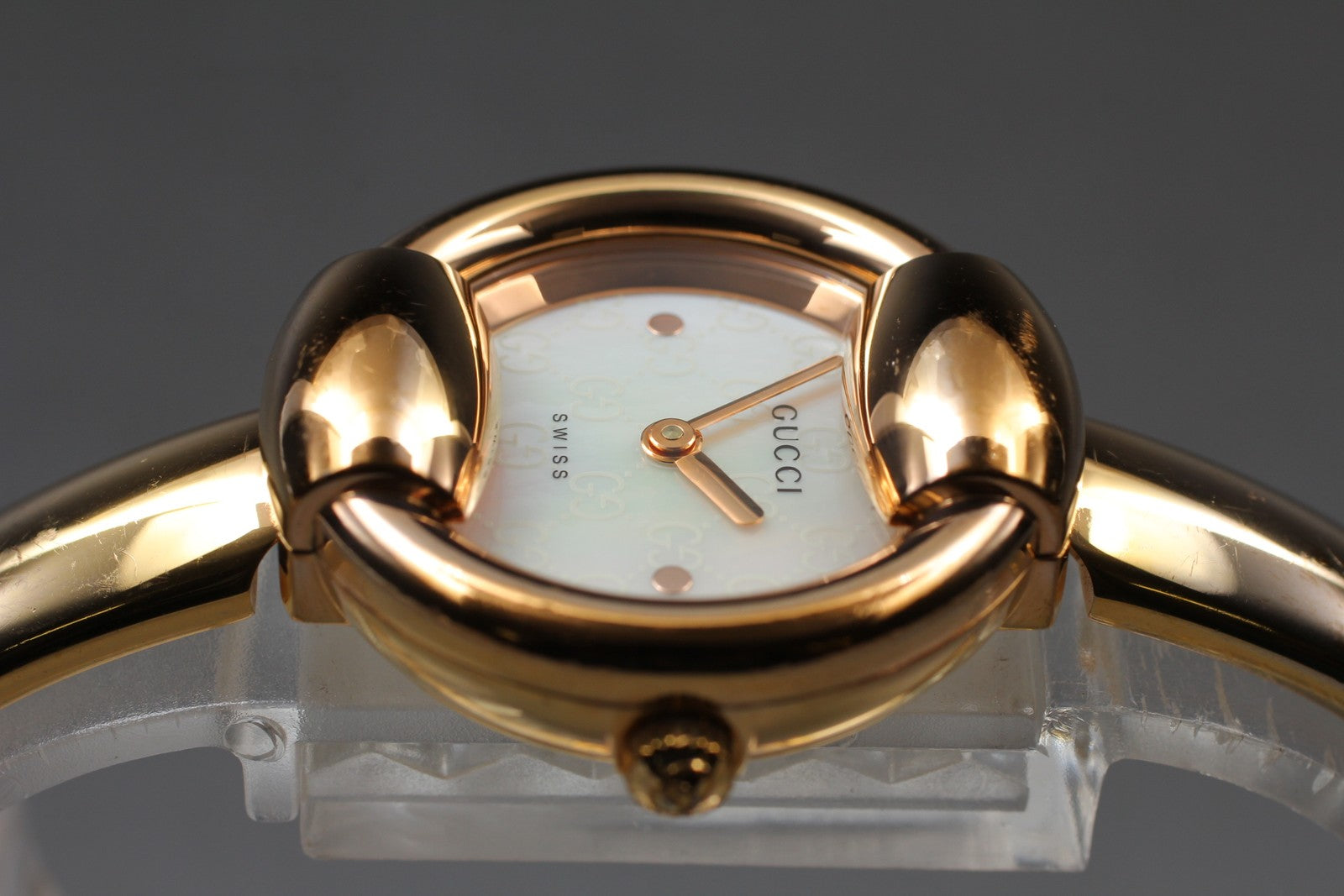 Vintage [Exc+5] GUCCI 1400L White Shell Gold 25mm Women's Quartz Watch JAPAN