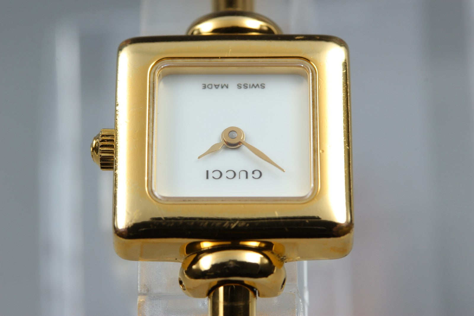 [READ] Vintage GUCCI 1900L Gold Dial 19mm Bangle Woman’s Watch Quartz w/Box