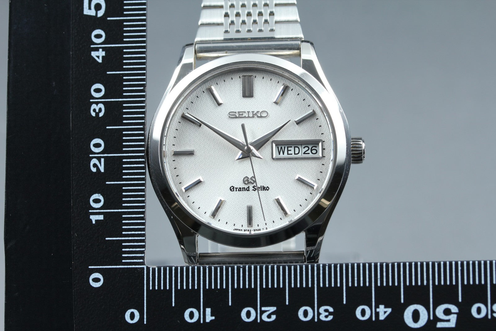 New Batt SEIKO Grand Seiko 9F83-9A00 Silver Quartz Day/Date Men's Watch 36mm JP