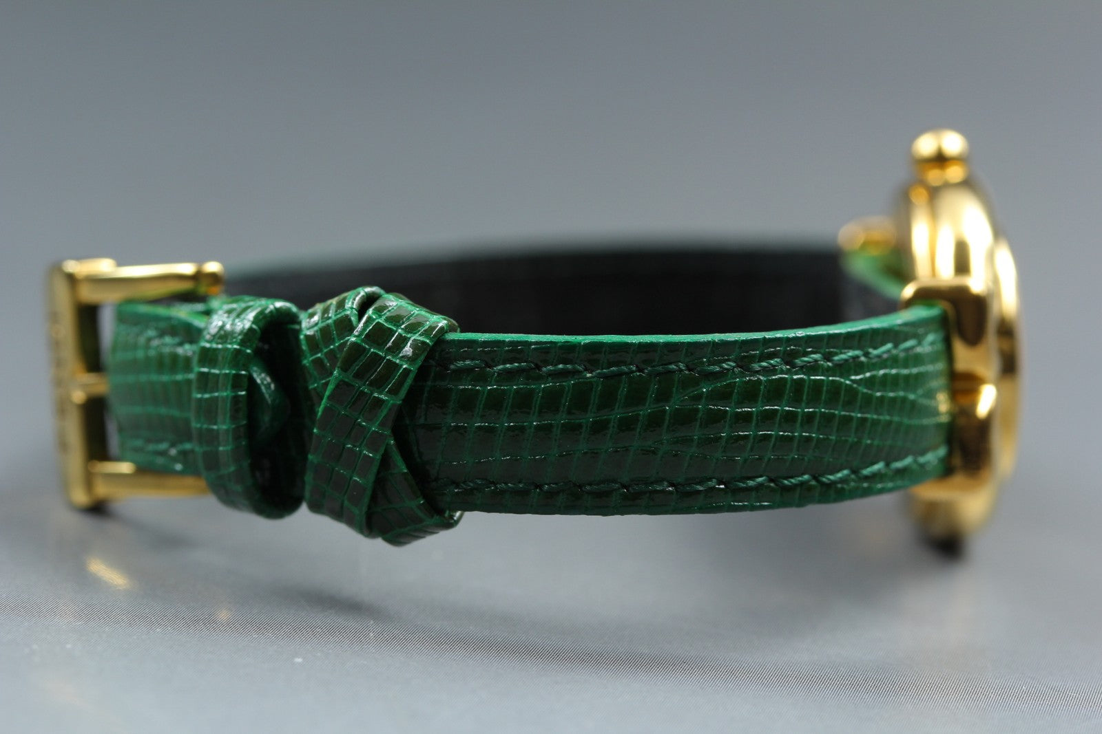 FENDI 640L Chameleon Change Green Belt Gold 24mm Women's Quartz Watch Vintage