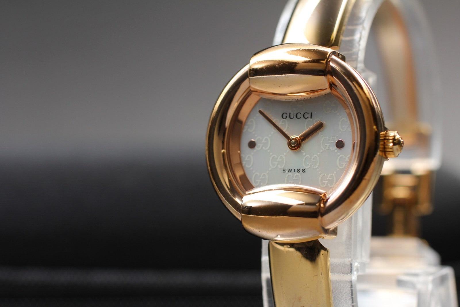 Vintage [Exc+5] GUCCI 1400L White Shell Gold 25mm Women's Quartz Watch JAPAN