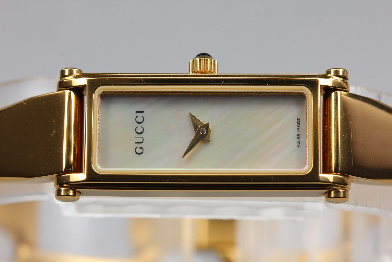 Vintage Gucci 1500L Shell Dial Gold 12mm Bangle Women's Quartz Watch  [w /Box]