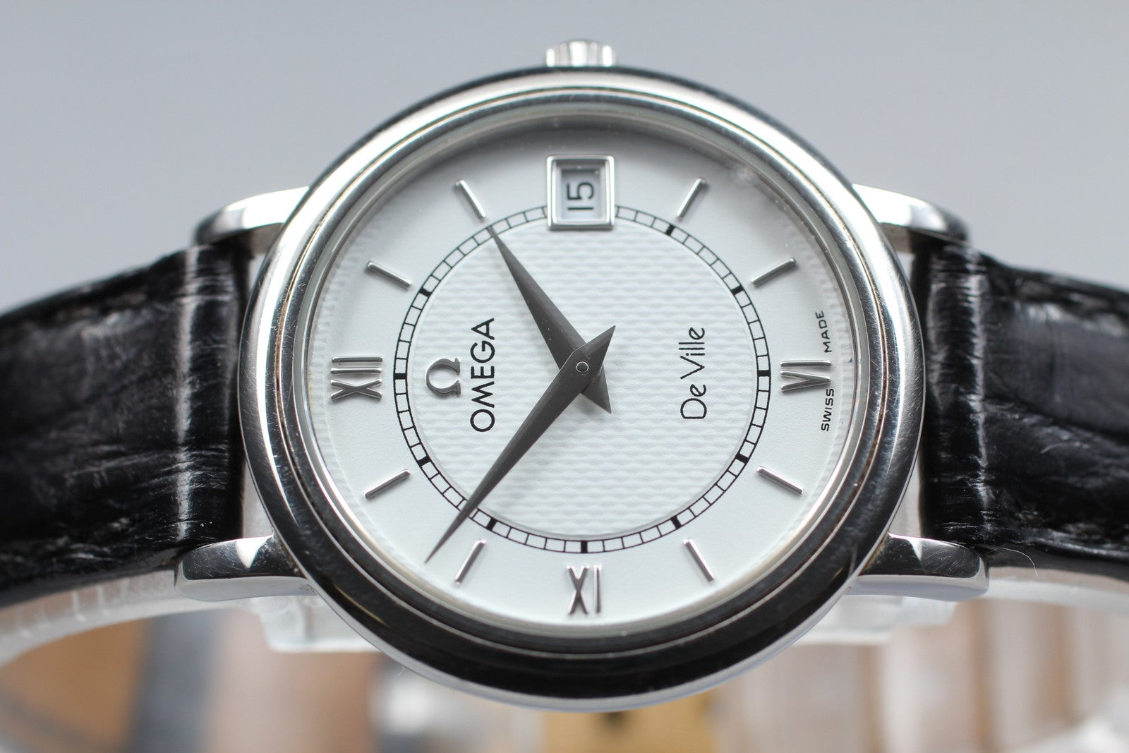 Vintage OMEGA De Ville 7824.21.01 Quartz White Dial Women's Watch 27mm JAPAN