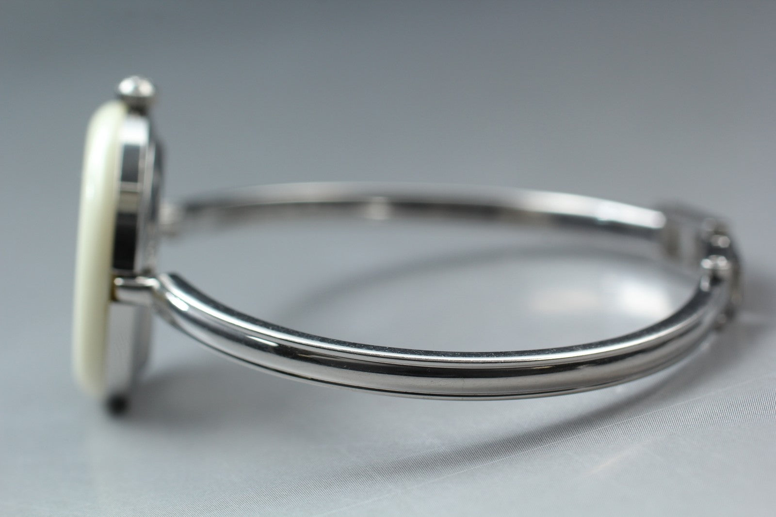Vintage Gucci Change Bezel 11/12.2L White Bezel Silver Women's Quartz Watch