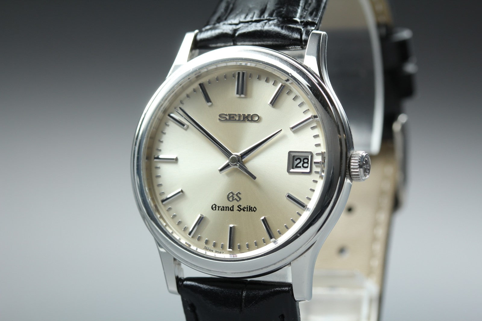New Batt Vintage SEIKO Grand Seiko 9587-7010 Quartz Silver Men's Watch 34mm JP