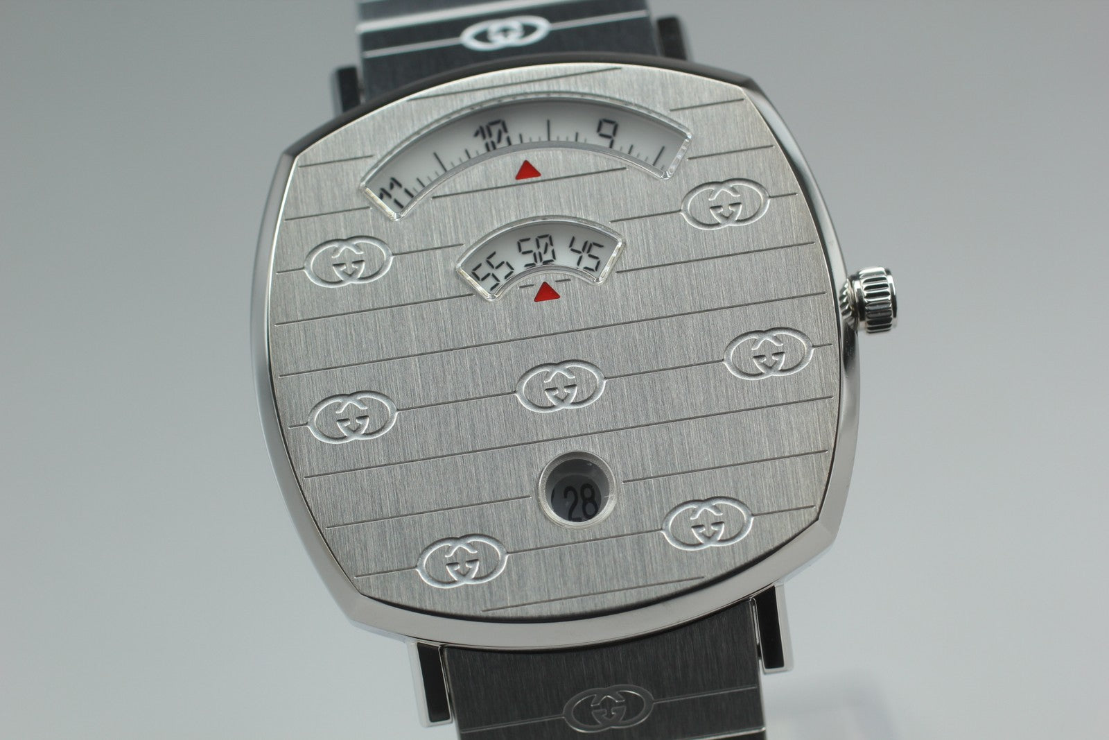 [MINT Box] GUCCI Grip 157.4 Silver 35mm GG Man's Quartz Watch From JAPAN