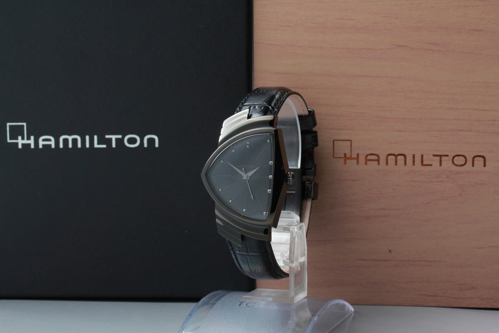 New Batt Hamilton Ventura Black H244010 Quartz Men's Watch 33mm JAPAN *N MINT