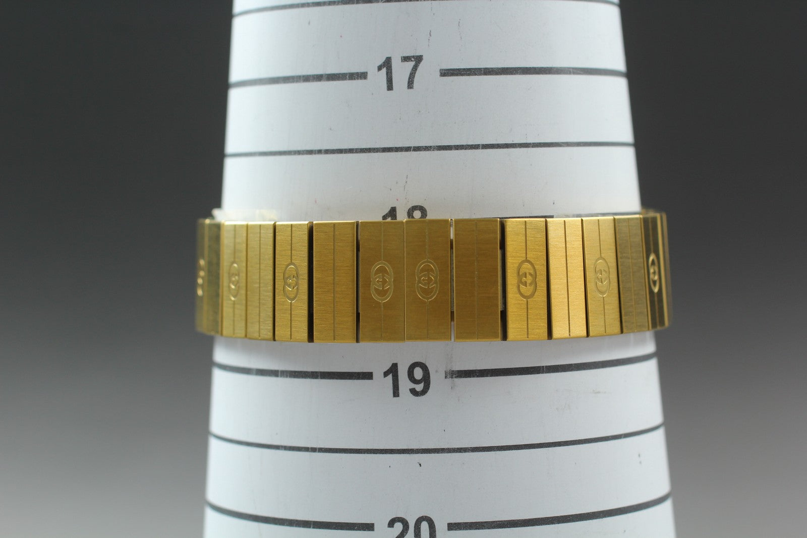 [MINT Box] GUCCI Grip 157.4 Gold 35mm GG Man's Quartz Watch From JAPAN