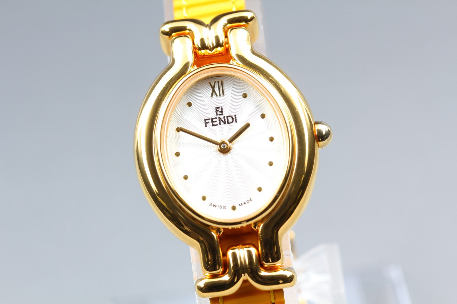 Vintage FENDI 640L Chameleon Change Yellow Belt Gold Women's Quartz Watch
