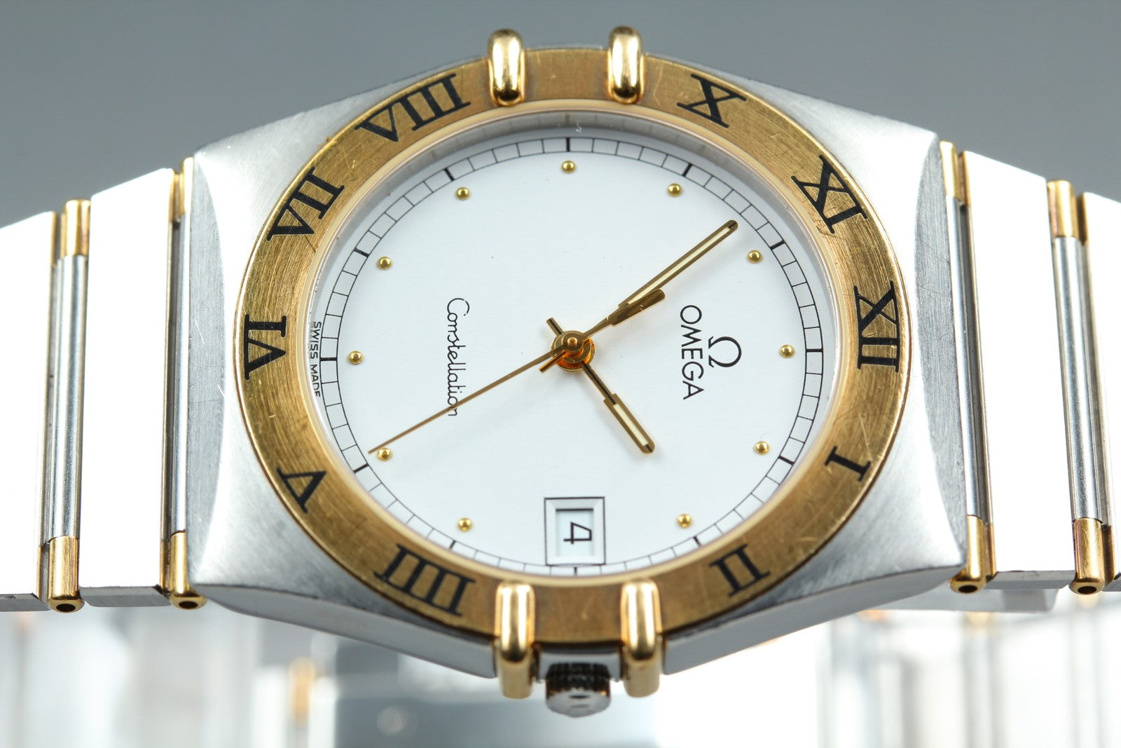 Vintage OMEGA Constellation Quartz White Dial Men's Watch 32mm From JAPAN