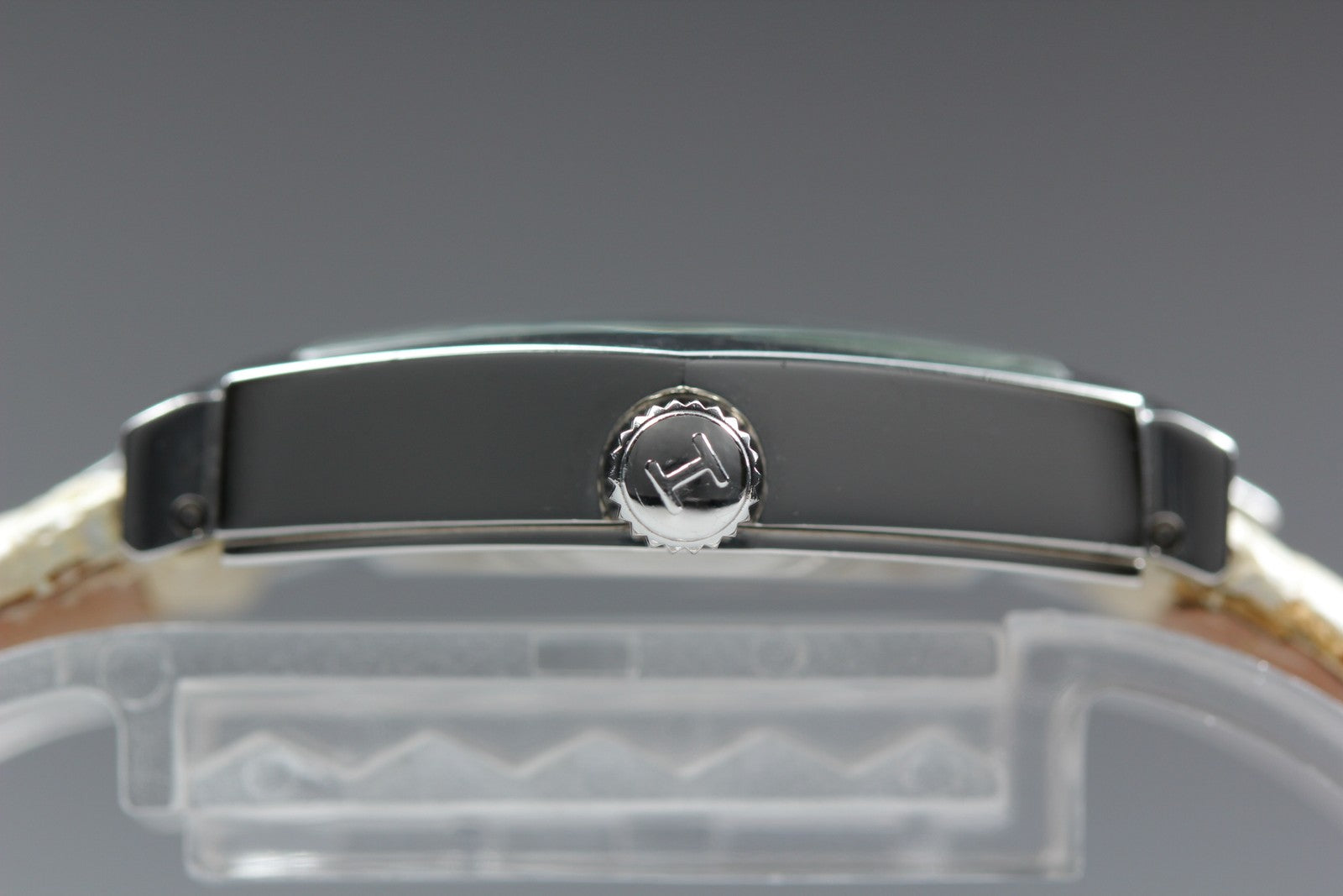 New Batt Hamilton Ventra H242111 Quartz Shell Dial Women's Watch 24mm JAPAN Box