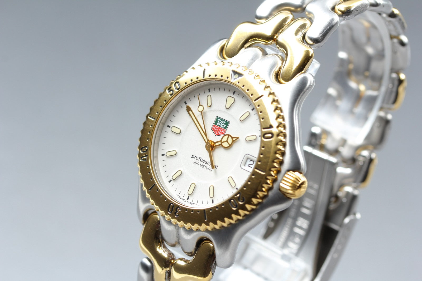 TAG HEUER Professional WG1122-0 Quartz White Dial Date Men's Watch 37mm JAPAN